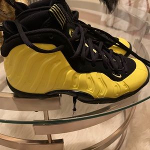 Yellow and black foamposits